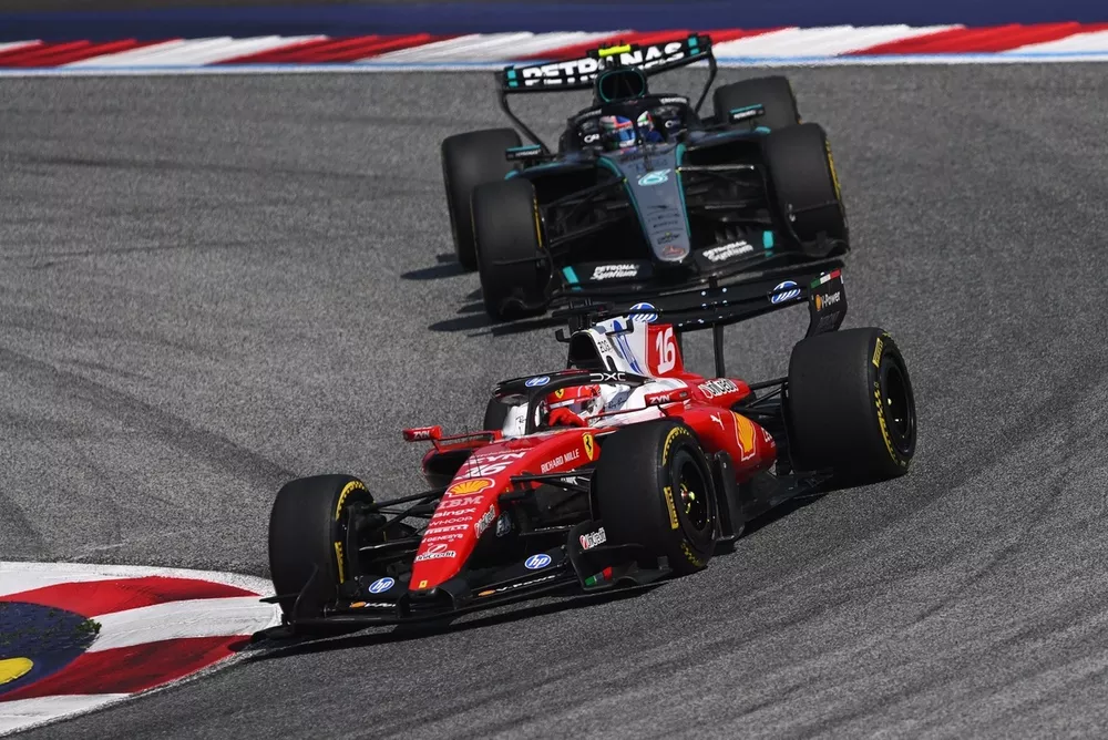 Ferrari multiplie les évolutions de sa SF-26 : Mercedes s’interroge sur le respect du plafond budgétaire