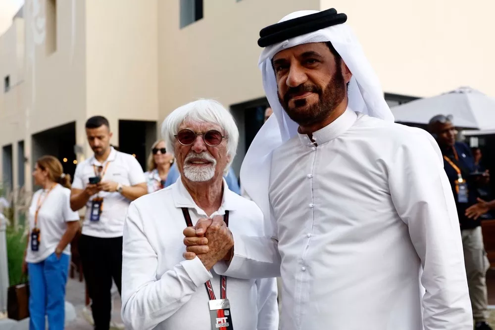 Bernie Ecclestone soutient le retour des moteurs V8 en Formule 1 et appuie la vision de la FIA