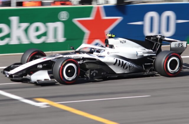 Cadillac F1 2026 pilotée par Valtteri Bottas pendant les qualifications du Grand Prix de Chine