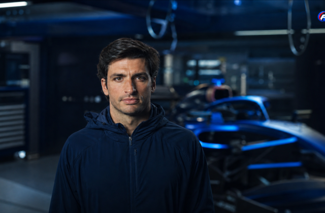 Carlos Sainz reste chez Williams, représenté dans un garage de Formule 1 fictif — visuel éditorial généré par IA pour F1 Univers.
