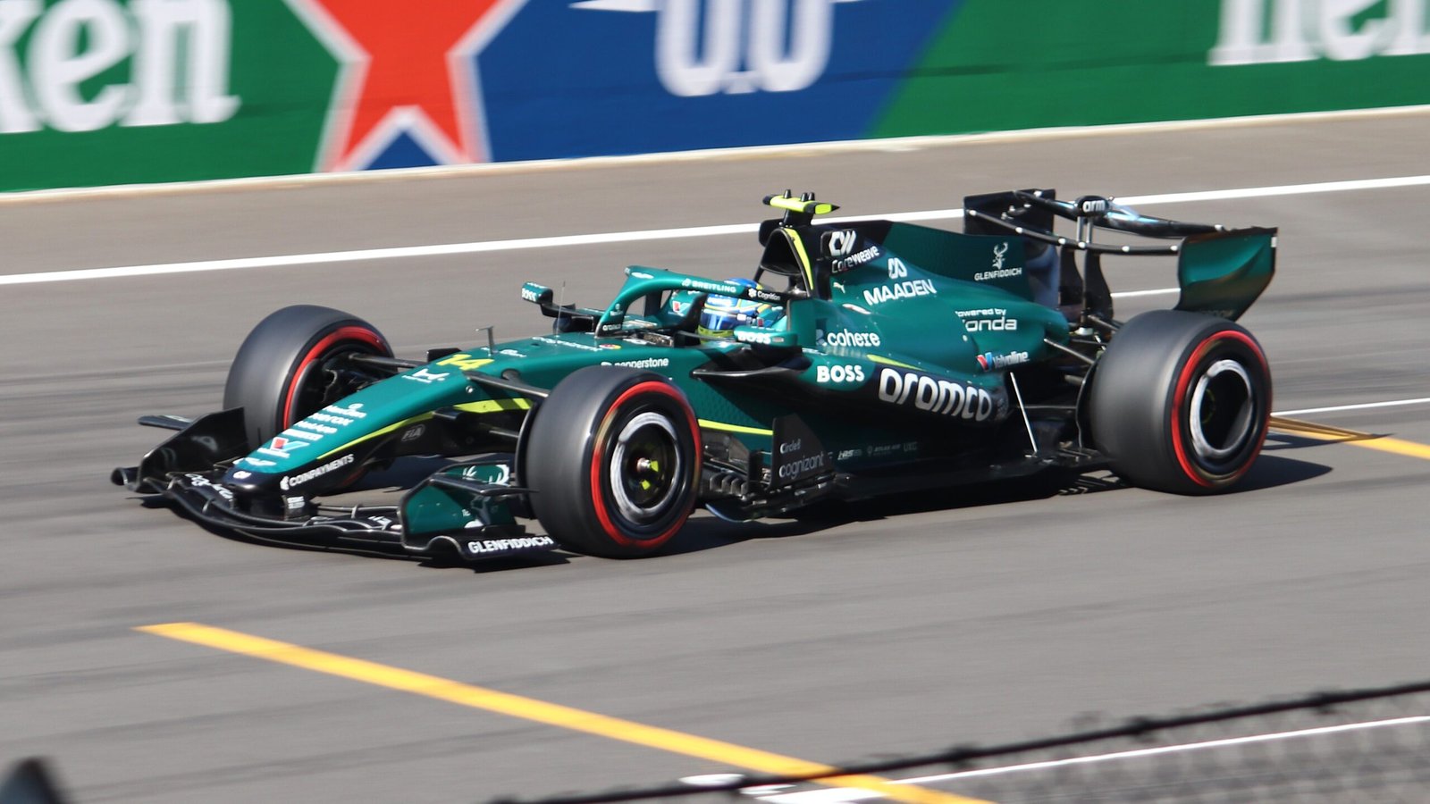 Fernando Alonso au volant de l’Aston Martin AMR26 pendant les qualifications du Grand Prix de Chine 2026