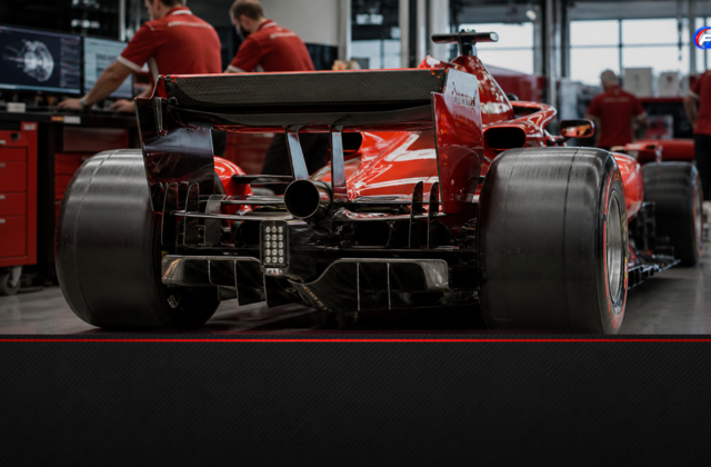 Visuel éditorial généré par IA : arrière d’une monoplace Ferrari préparée pour les évolutions de Spa.