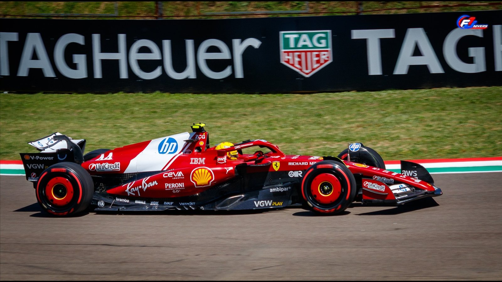 Lewis Hamilton au volant de sa Ferrari SF-25 lors du Grand Prix d’Émilie-Romagne 2025