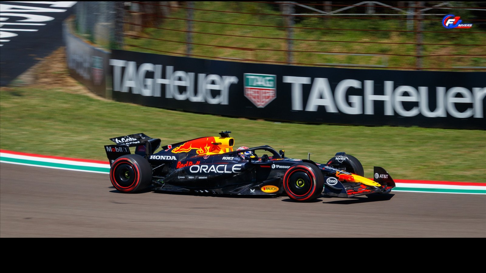 Max Verstappen au volant de sa Red Bull RB21 lors du Grand Prix d’Émilie-Romagne 2025