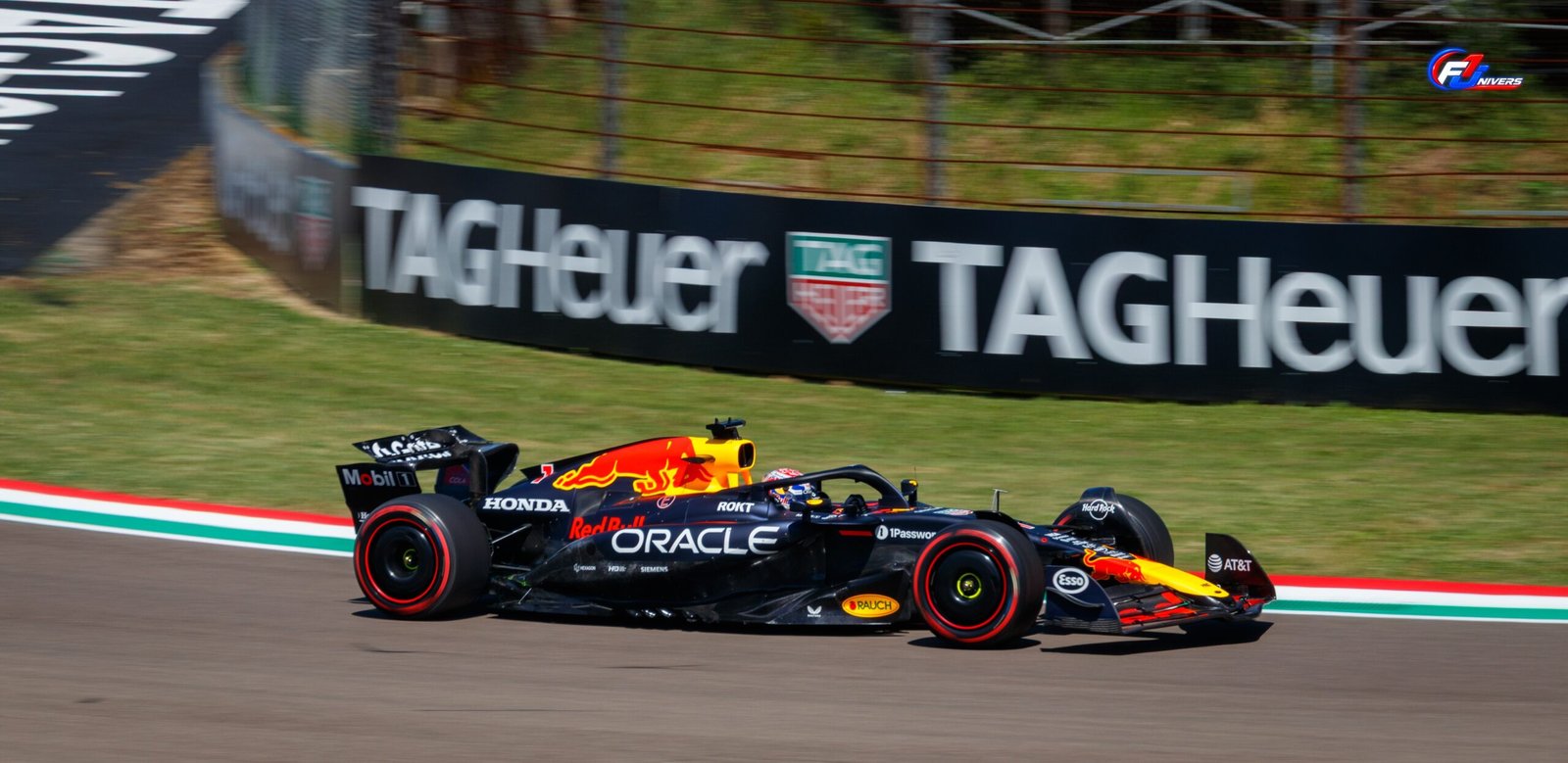 Max Verstappen au volant de la Red Bull RB21 au Grand Prix d’Émilie-Romagne 2025