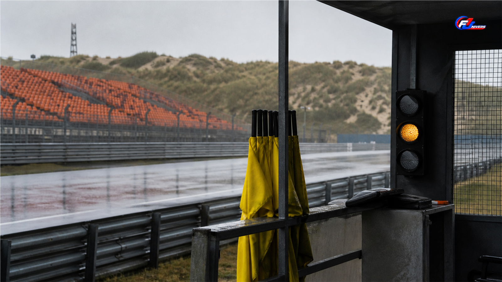 Poste de commissaire avec drapeaux jaunes sur un circuit pluvieux inspiré de Zandvoort