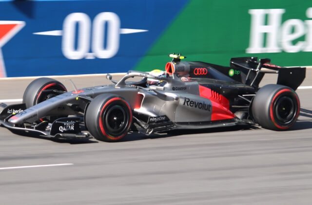 Gabriel Bortoleto au volant de l’Audi R26 pendant les qualifications du Grand Prix de Chine 2026