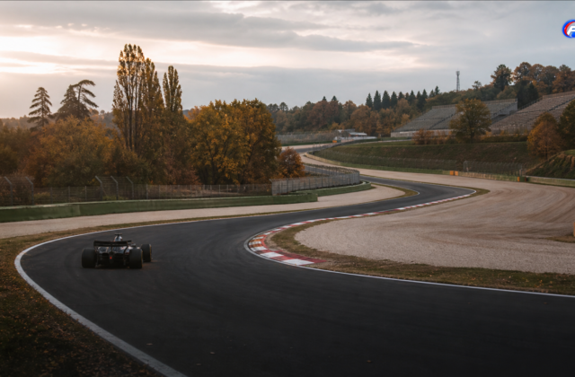 Circuit italien fictif à l’automne avec une monoplace générique, pour illustrer Imola comme option de finale F1 2026 — visuel éditorial généré par IA pour F1 Univers.