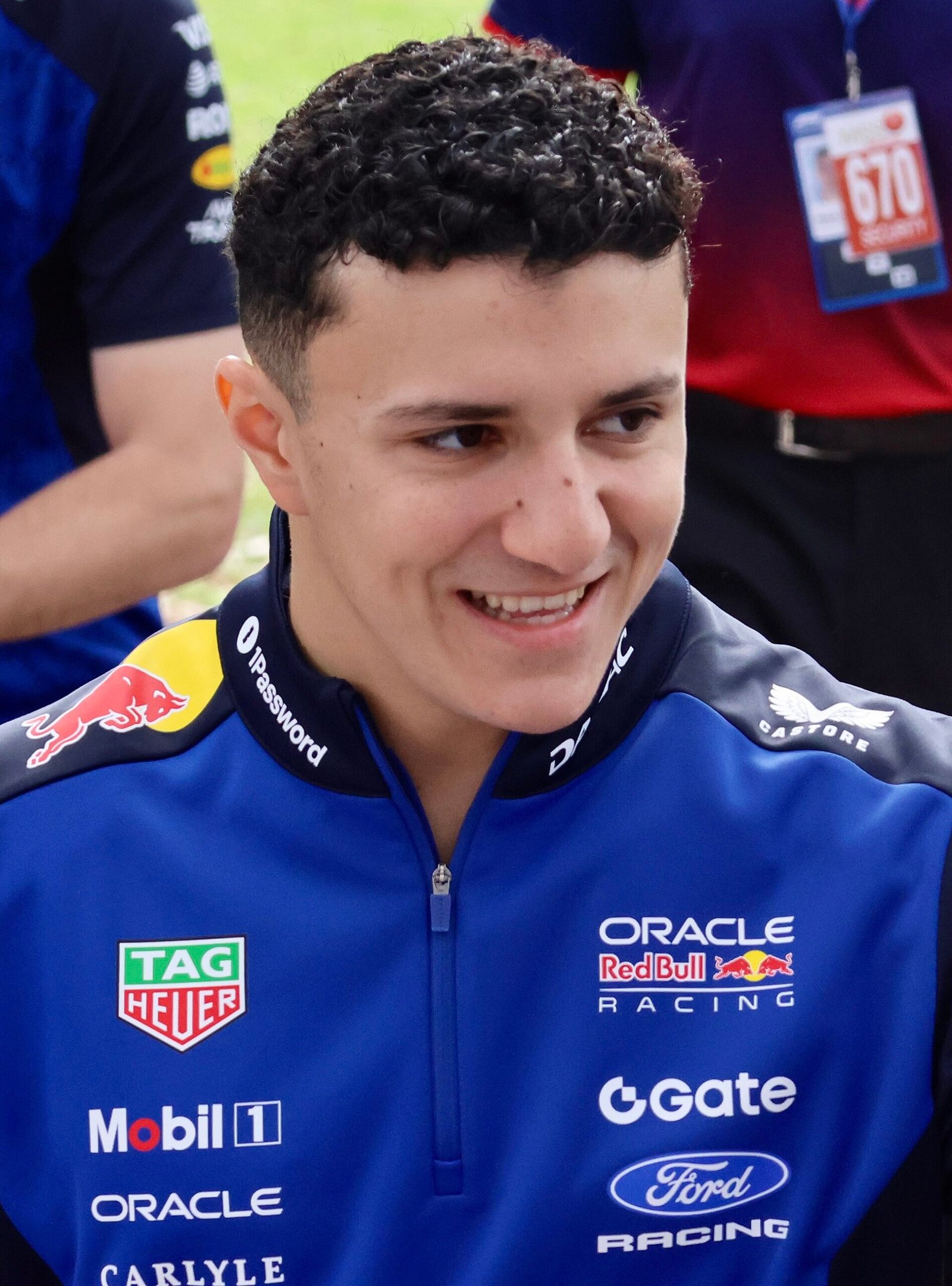 Portrait d’Isack Hadjar en tenue Red Bull pendant le Grand Prix d’Australie 2026
