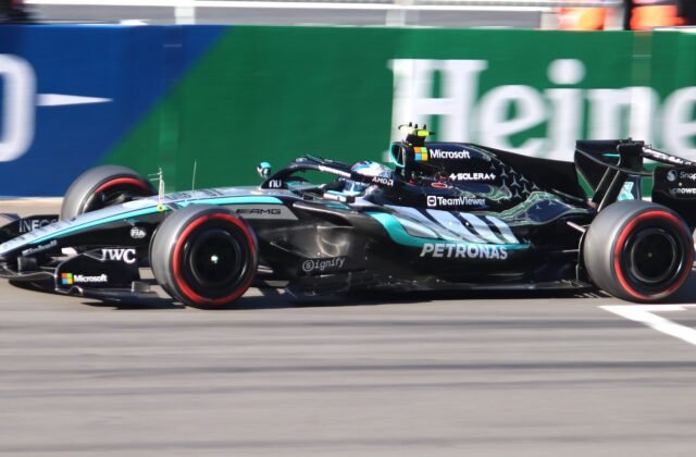 Kimi Antonelli au volant de la Mercedes W17 pendant les qualifications du Grand Prix de Chine 2026