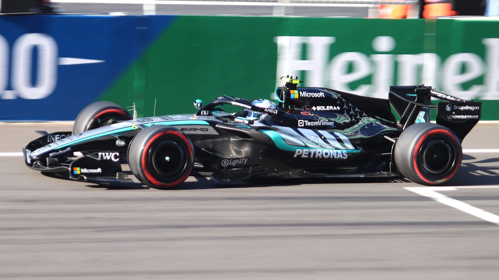 Kimi Antonelli au volant de la Mercedes W17 pendant les qualifications du Grand Prix de Chine 2026