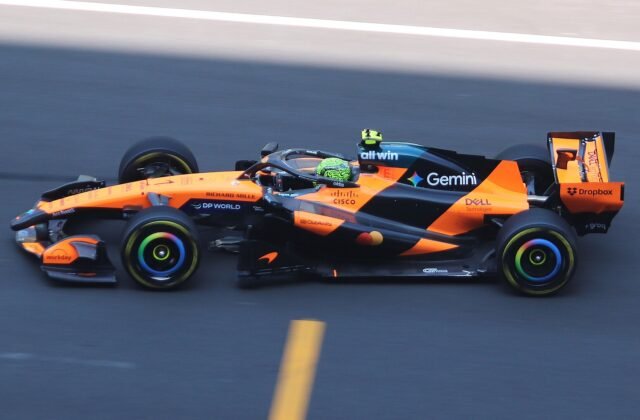 Lando Norris au volant de la McLaren MCL40 pendant les essais libres du Grand Prix de Chine 2026