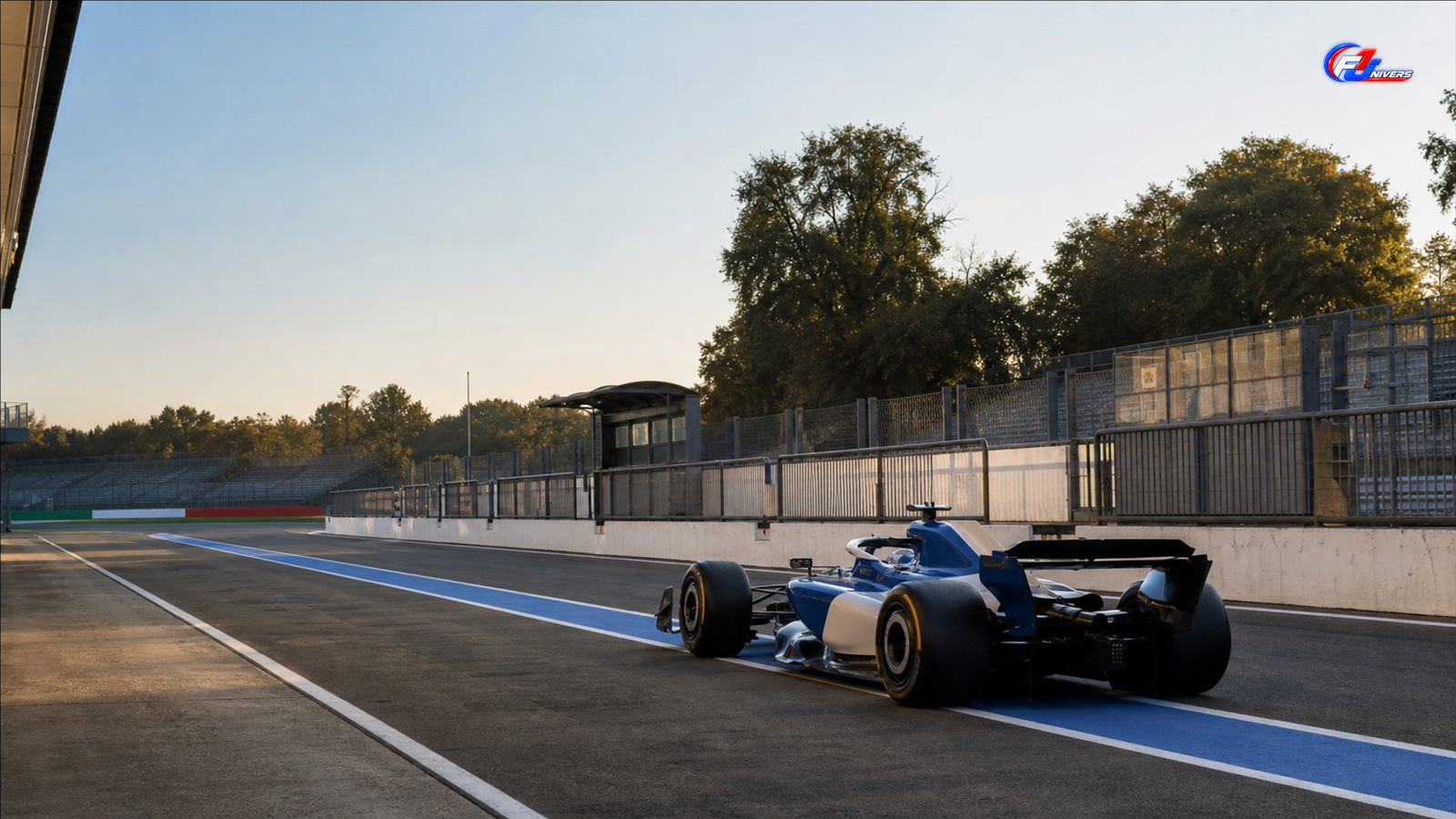 Luke Browning en EL1 à Monza : monoplace fictive bleu et blanc quittant une voie des stands italienne — visuel éditorial généré par IA pour F1 Univers.