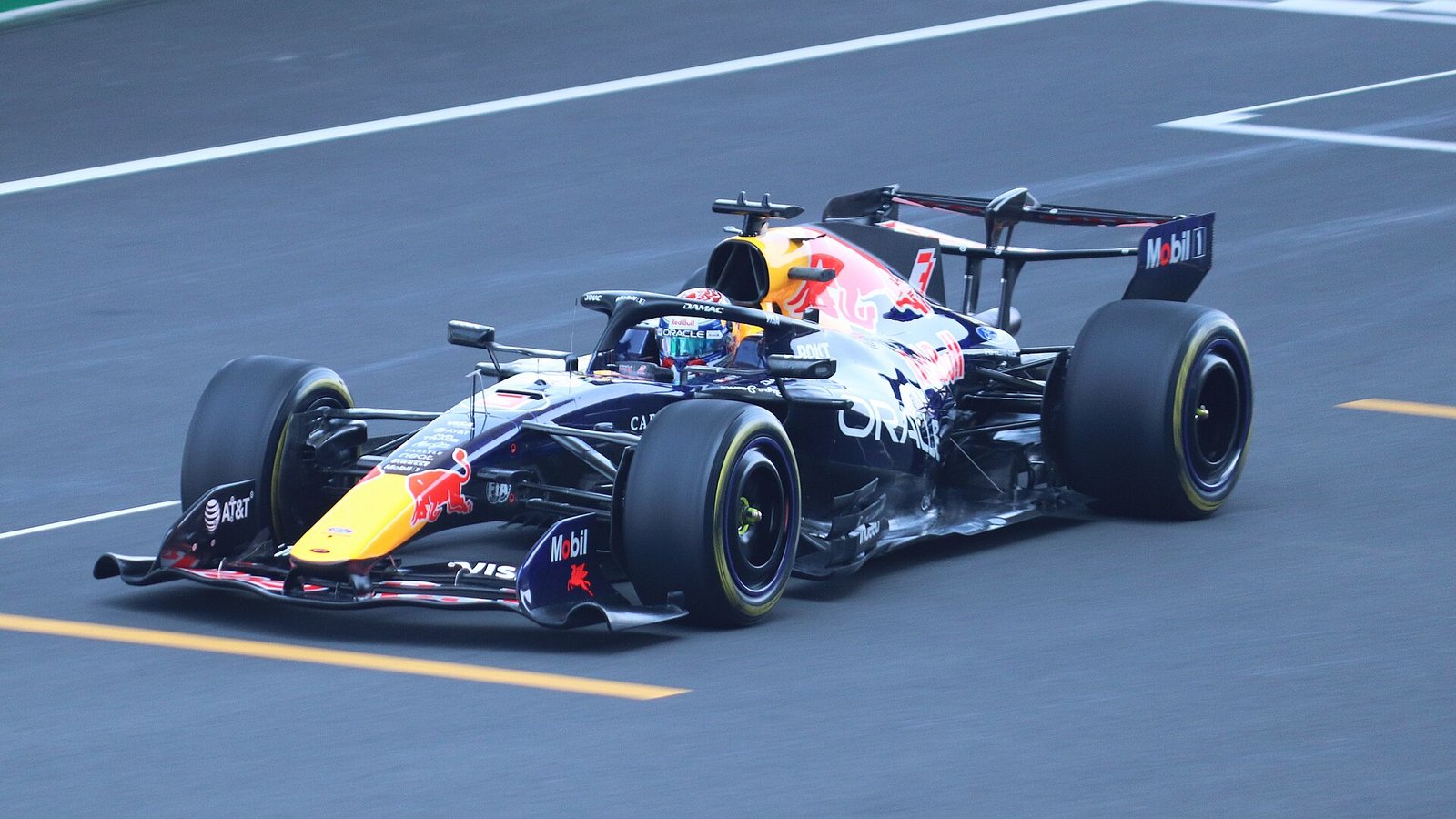 Max Verstappen au volant de la Red Bull RB22 pendant les essais libres du Grand Prix de Chine 2026