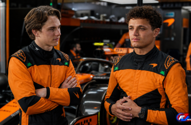 Lando Norris et Oscar Piastri dans le garage McLaren devant la MCL40 en 2026