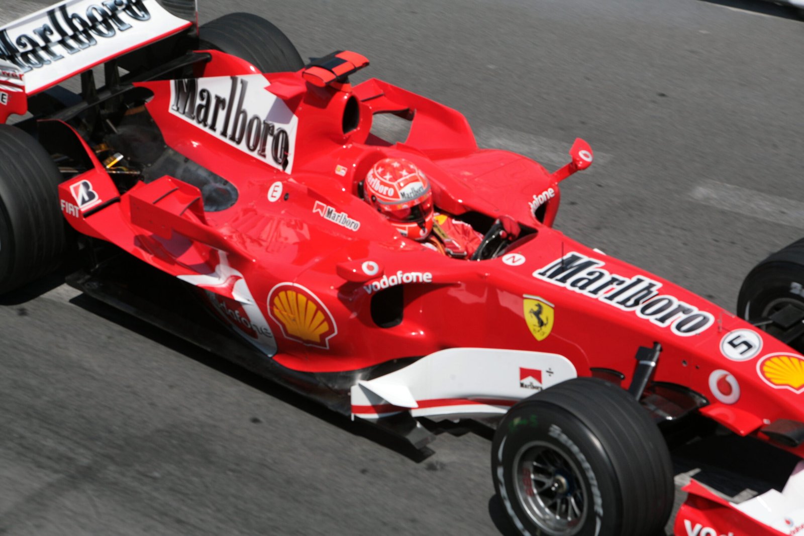 Michael Schumacher au volant de la Ferrari 248 F1 pendant le Grand Prix de Monaco 2006