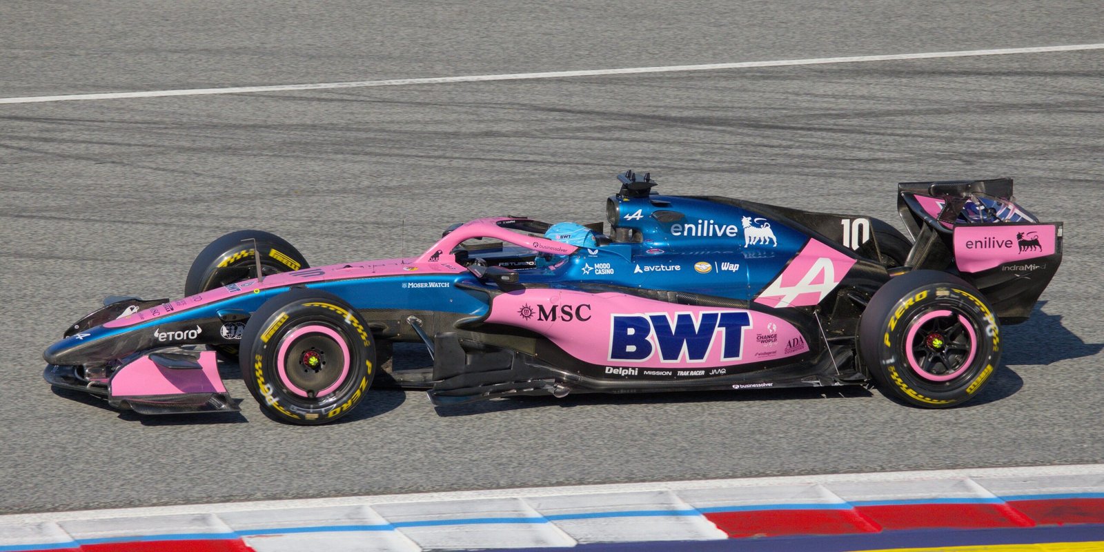 Pierre Gasly au volant de l’Alpine A526 au Grand Prix d’Autriche 2026 — photo de Lukas Raich, sous licence CC BY-SA 4.0.