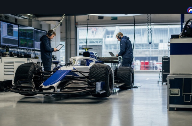 Visuel éditorial généré par IA : monoplace Racing Bulls préparée dans un garage de Formule 1.