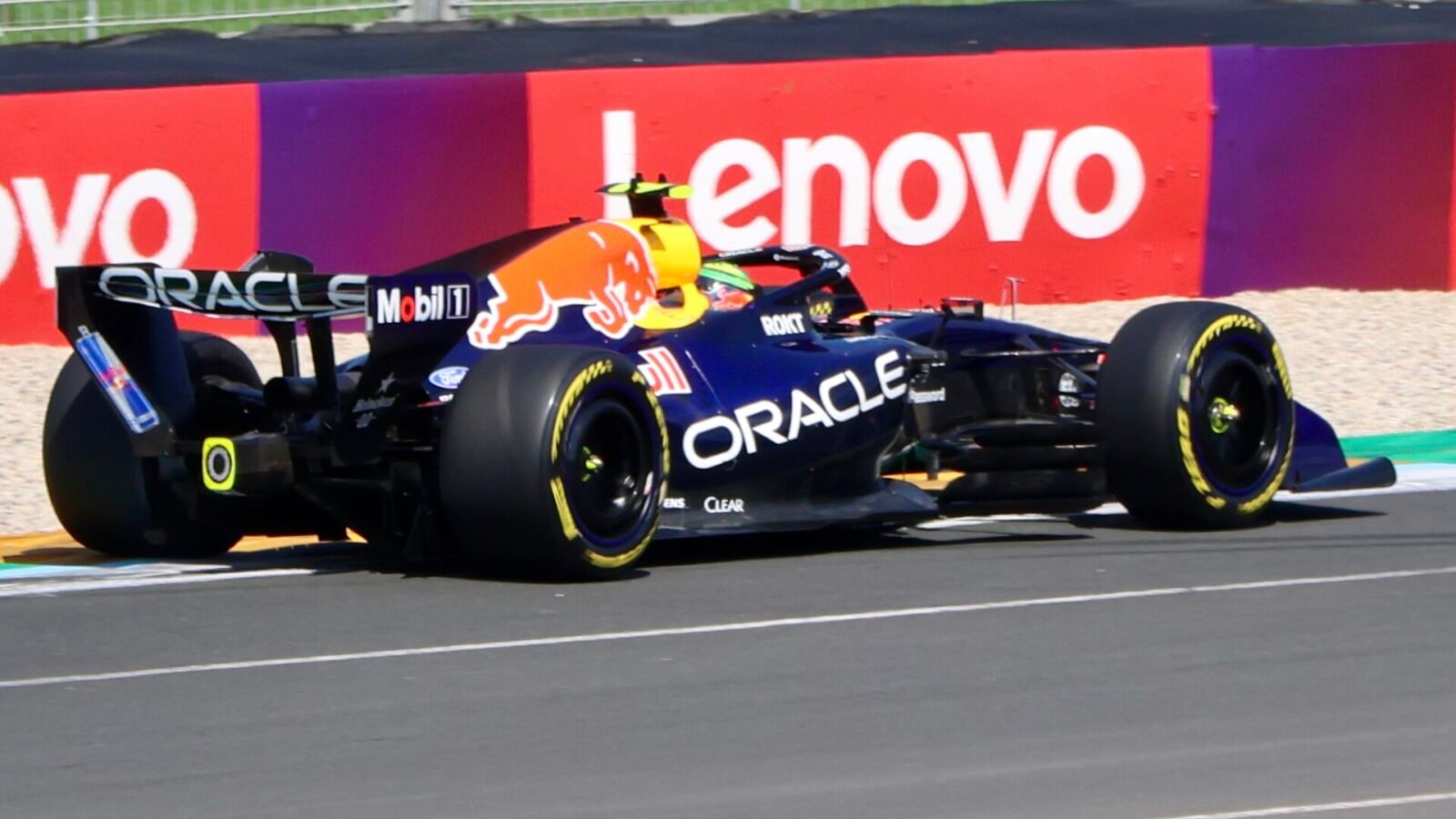 La Red Bull RB22 d’Isack Hadjar pendant les essais libres du Grand Prix d’Australie 2026