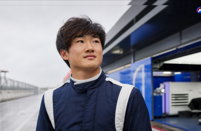 Yuki Tsunoda, visage entier et net dans le paddock, pour son appel en faveur d’un baquet de F1 en 2027 — visuel éditorial généré par IA pour F1 Univers.