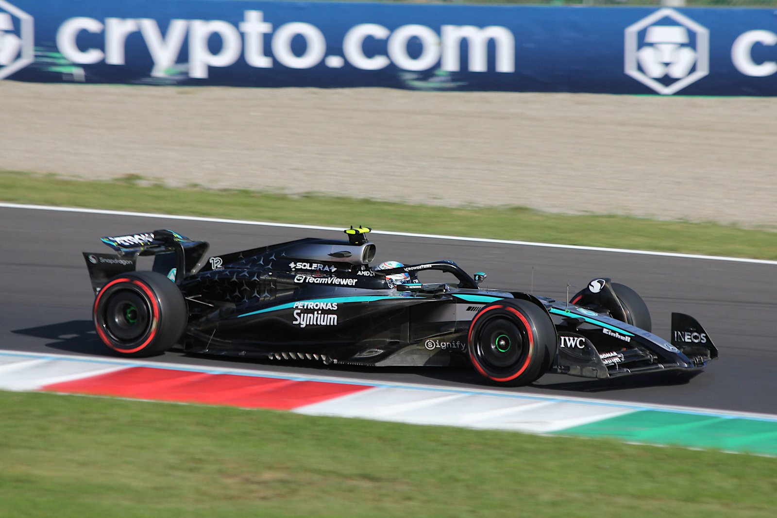 Kimi Antonelli au volant de sa Mercedes lors des qualifications du Grand Prix d’Italie 2025 à Monza.