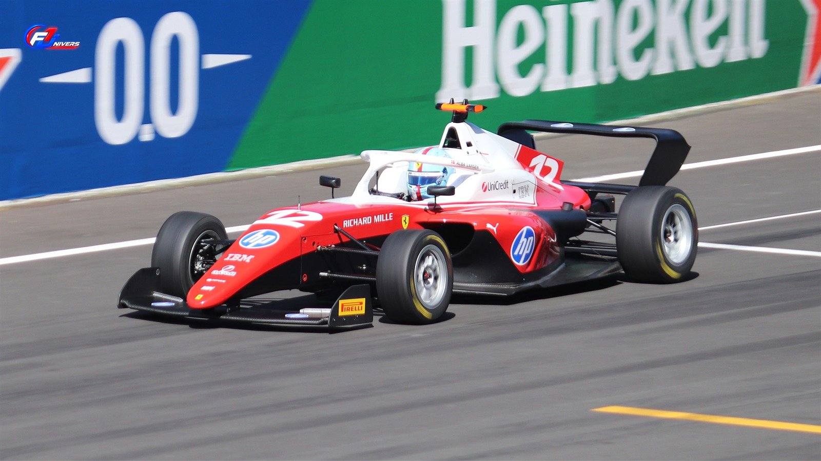 Monoplace blanche et rouge de F1 Academy en piste à Shanghai en 2026, photographie d’archive illustrant le Rookie Test F1 Academy 2026