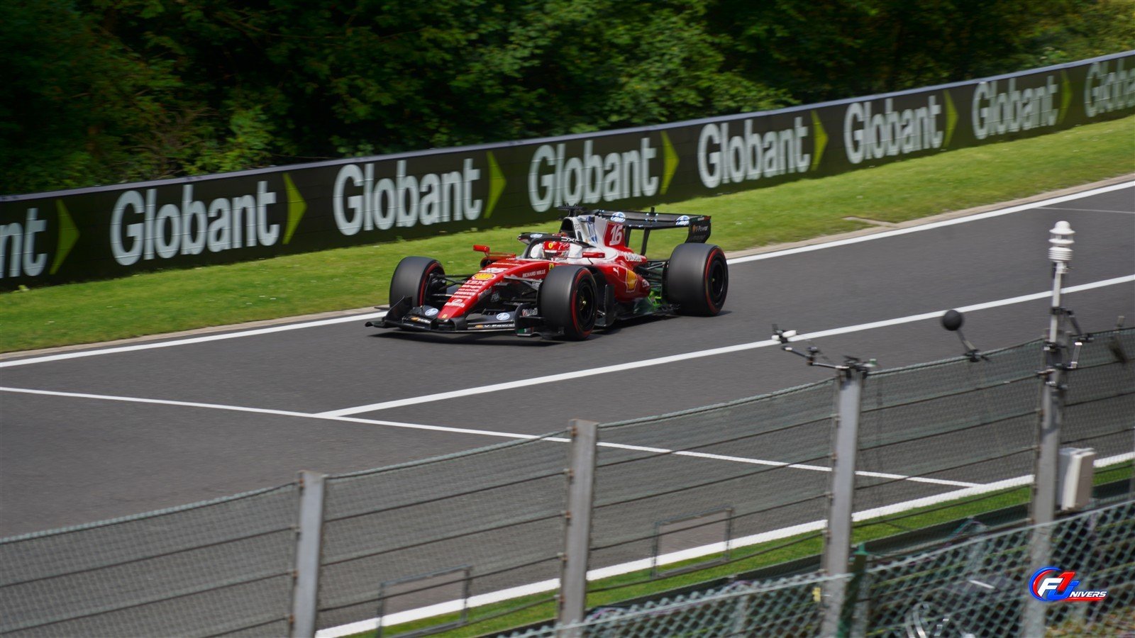 Charles Leclerc au volant de la Ferrari SF-26 à Spa-Francorchamps en 2026