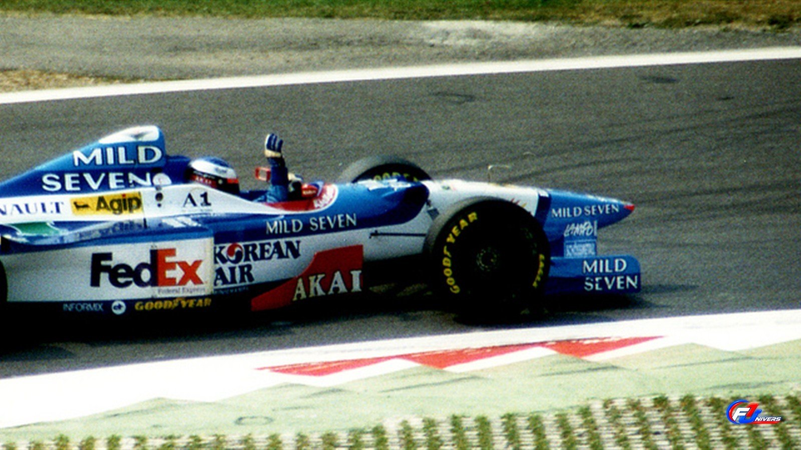 Jean Alesi au volant de la Benetton lors du Grand Prix d’Italie 1997 à Monza