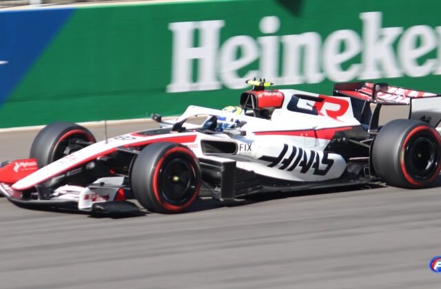 Oliver Bearman au volant de la Haas VF-26 lors des qualifications du GP de Chine 2026