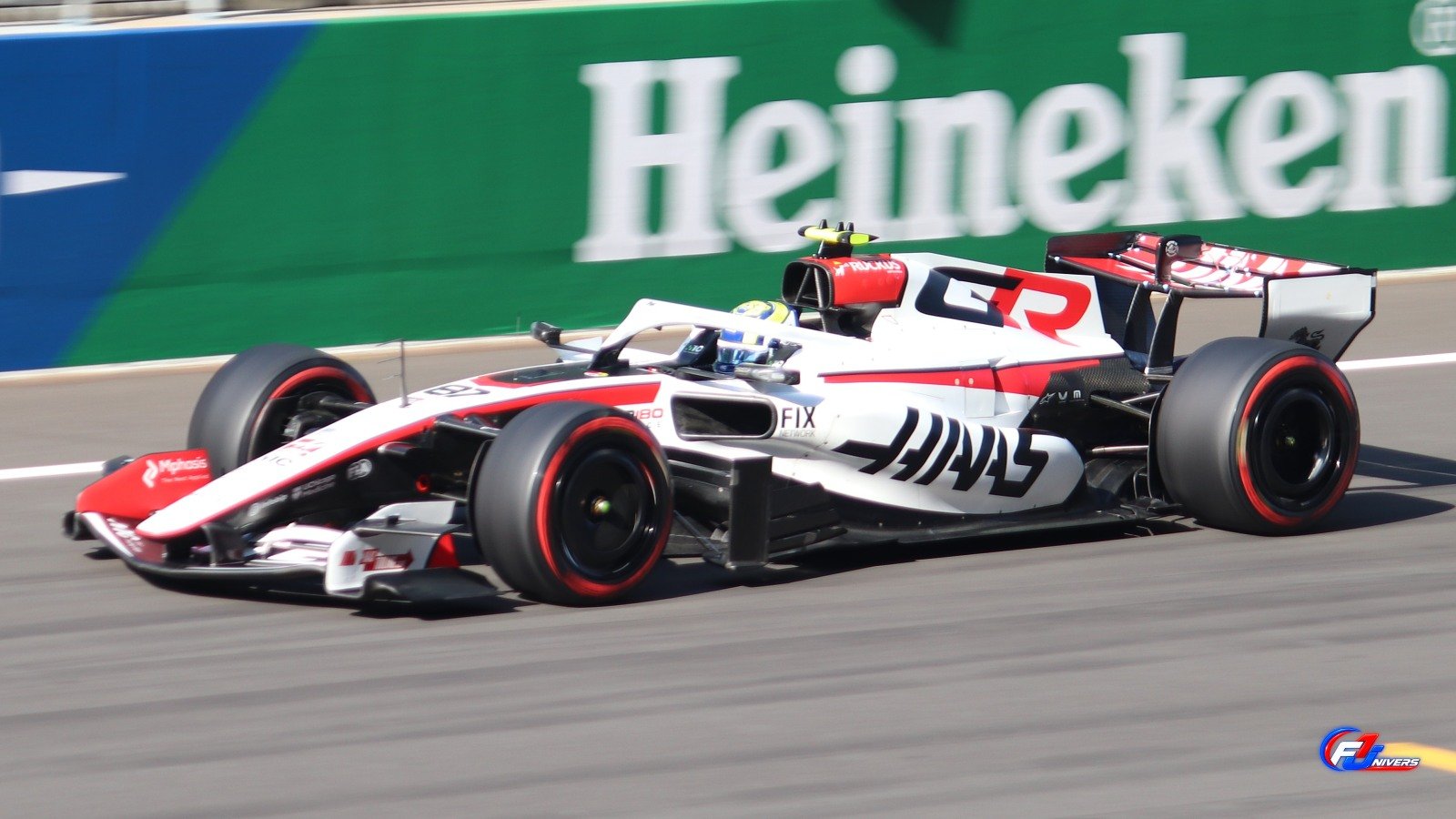 Oliver Bearman au volant de la Haas VF-26 lors des qualifications du GP de Chine 2026