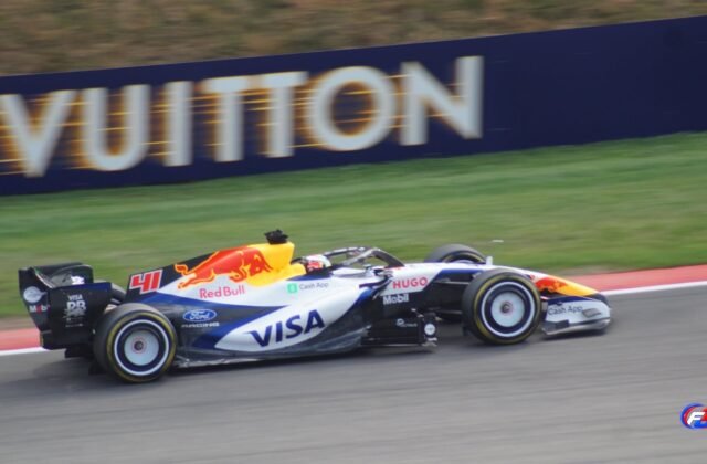 Lawson-Lindblad à Bakou : Arvid Lindblad pilote la VCARB 03 lors des essais libres à Spa-Francorchamps en 2026.
