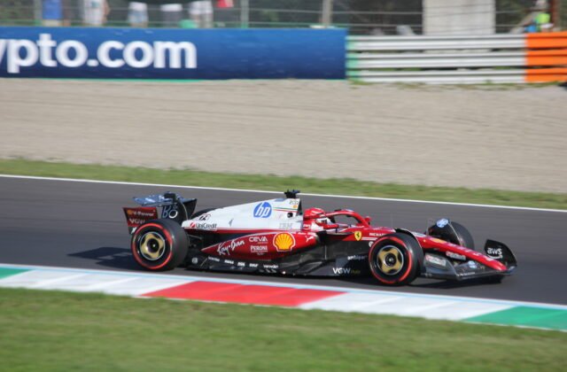 Charles Leclerc au volant de sa Ferrari lors des qualifications du Grand Prix d’Italie 2025 à Monza.
