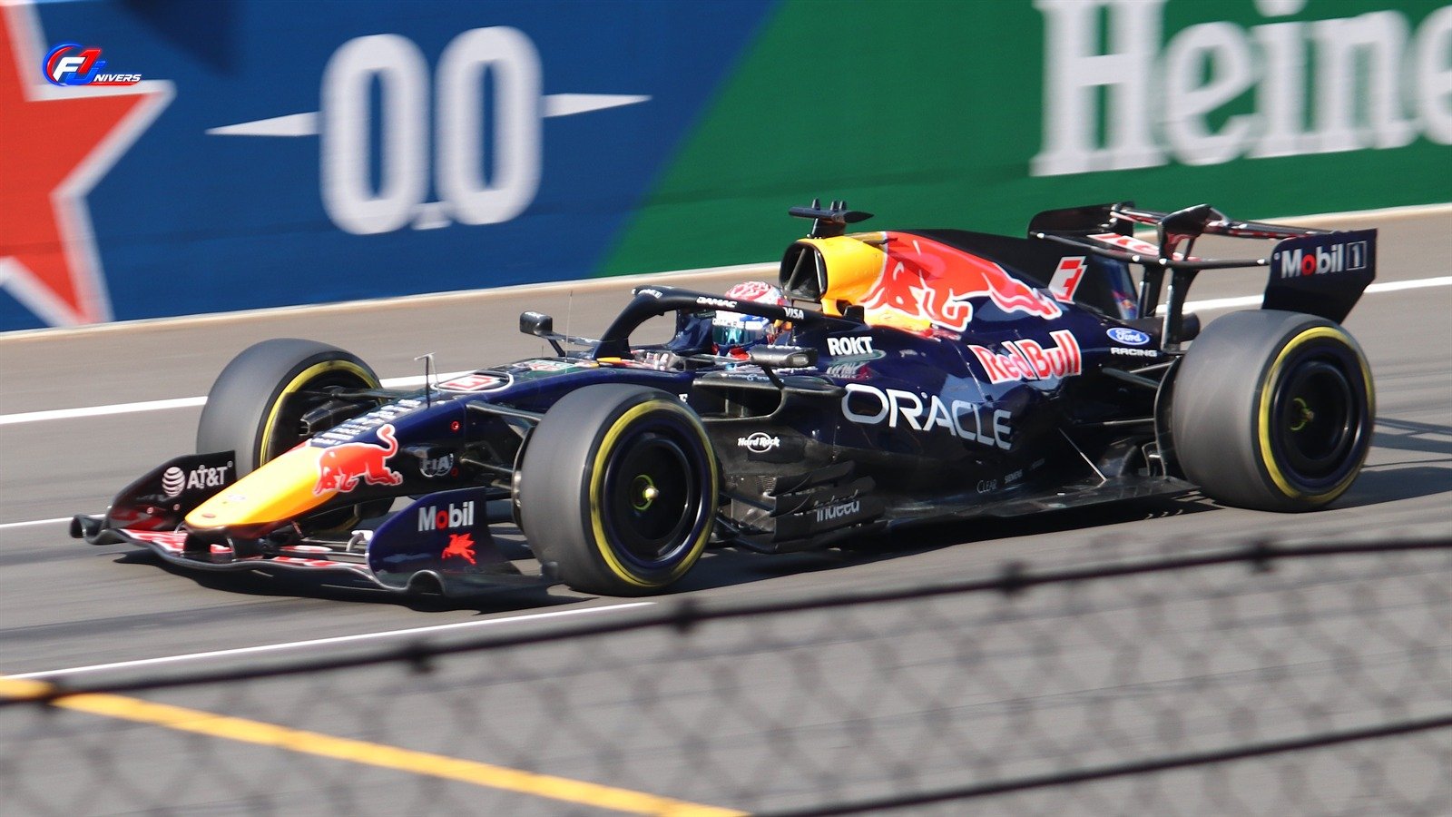 Max Verstappen au volant de la Red Bull RB22 au GP de Chine 2026, photographie d’archive de contexte pour Max vs 100