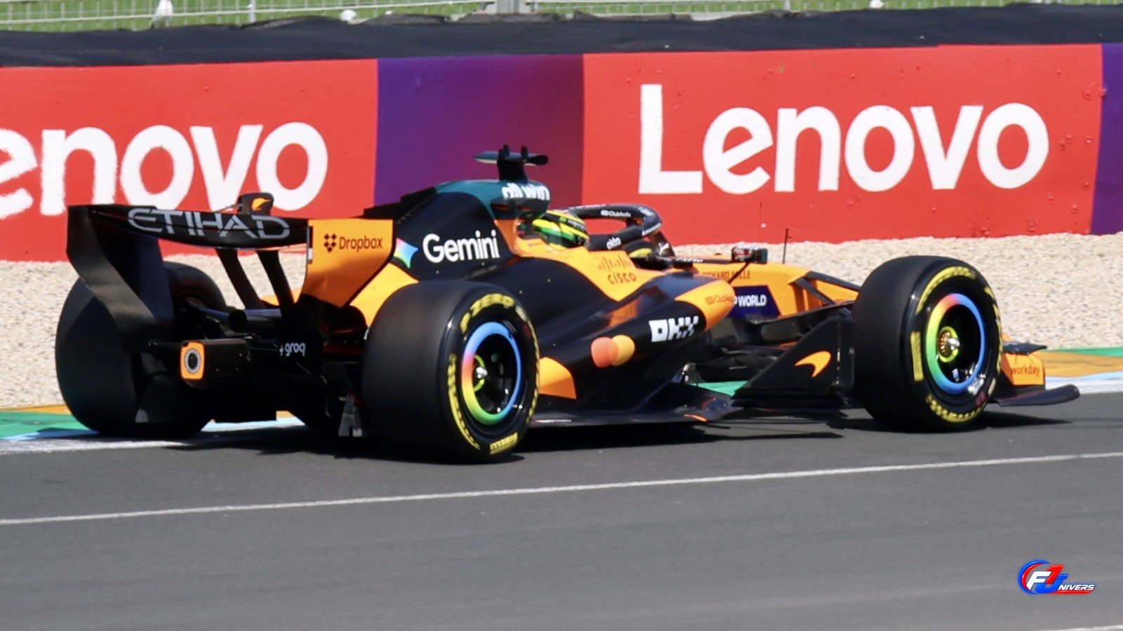 Oscar Piastri au volant de la McLaren MCL40 aux essais libres du GP d Australie 2026