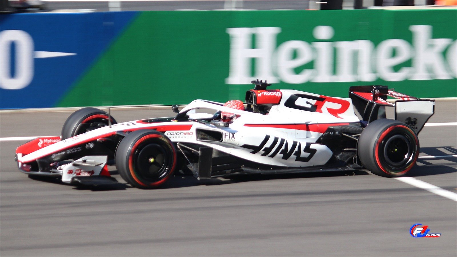 Ocon libre pour 2027 : la Haas VF-26 d Esteban Ocon en qualification au Grand Prix de Chine 2026.