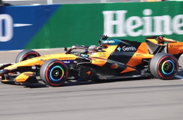 Oscar Piastri au volant de sa McLaren MCL40 en qualifications du Grand Prix de Chine 2026, photo réelle sous licence pour illustrer l’appel de McLaren à Monaco.