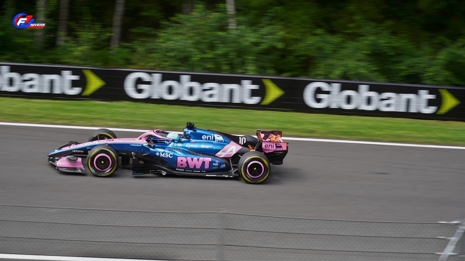 Pierre Gasly au volant de l’Alpine A526 à Spa-Francorchamps en 2026, photographie réelle de contexte