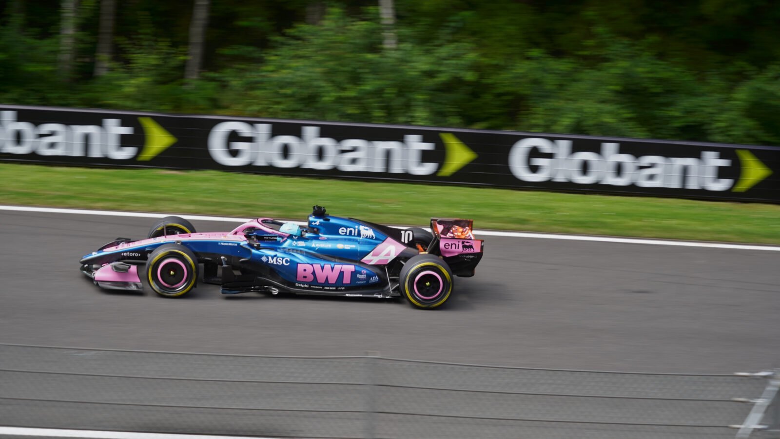 Pierre Gasly au volant de son Alpine A526 au Grand Prix de Belgique 2026, photo réelle sous licence pour illustrer la décision FIA sur Monaco.
