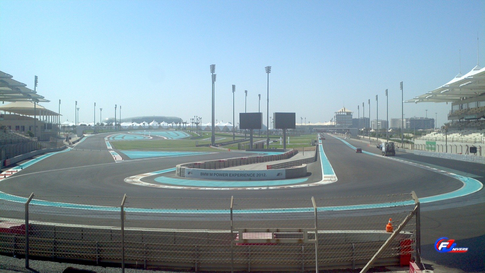 Qatar et Abu Dhabi : virage du circuit de Yas Marina, hôte du Grand Prix d Abou Dhabi.