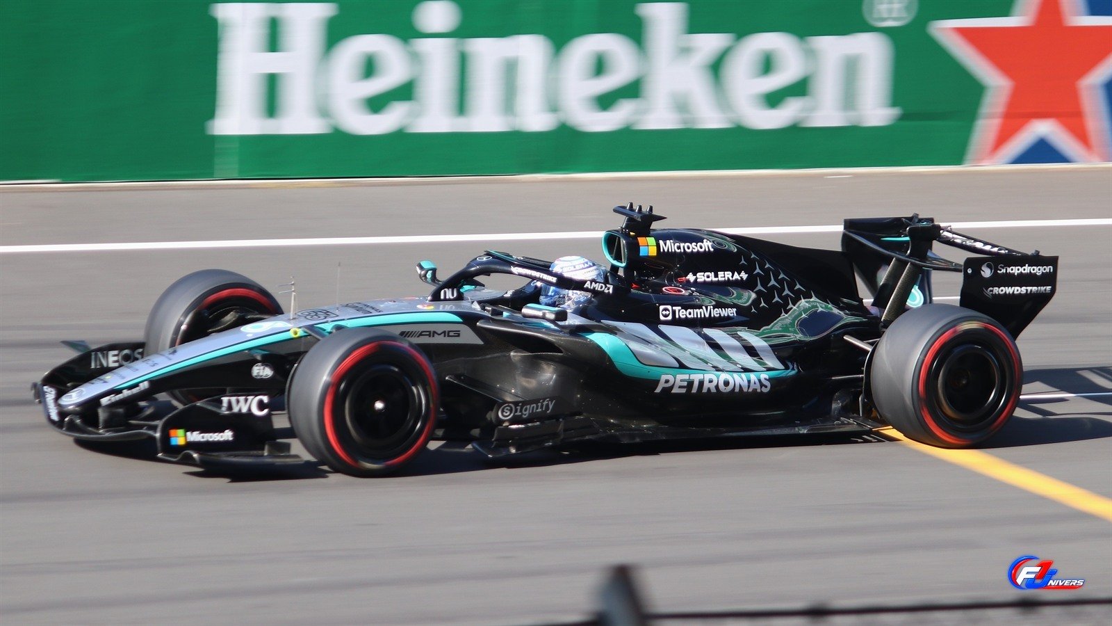 George Russell au volant de la Mercedes W17 lors des qualifications du Grand Prix de Chine 2026