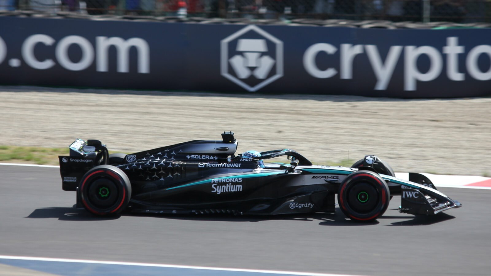 Alerte chaleur à Monza : George Russell au volant de sa Mercedes lors des essais libres du Grand Prix d’Italie 2025.