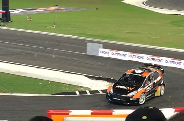 Sebastian Vettel au volant d une voiture de course lors du Race of Champions 2017.