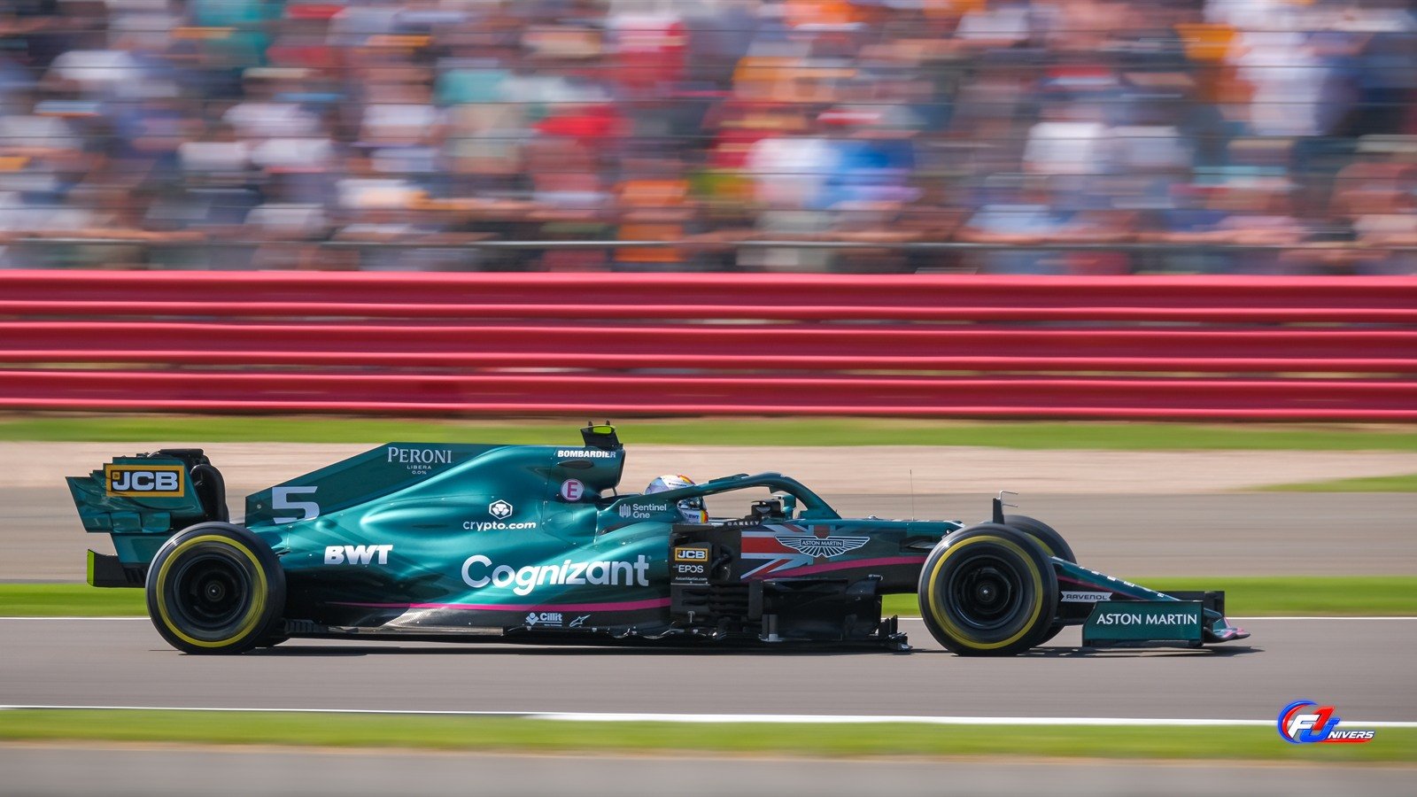 Sebastian Vettel au volant de l'Aston Martin AMR21 au Grand Prix de Grande-Bretagne 2021.